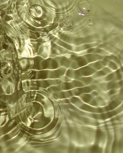 2015-09-15_water-ripples-bubbles-1-1393338