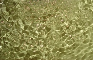 2016-06-26_water-ripples-bubbles-5-1393323-1599x1034
